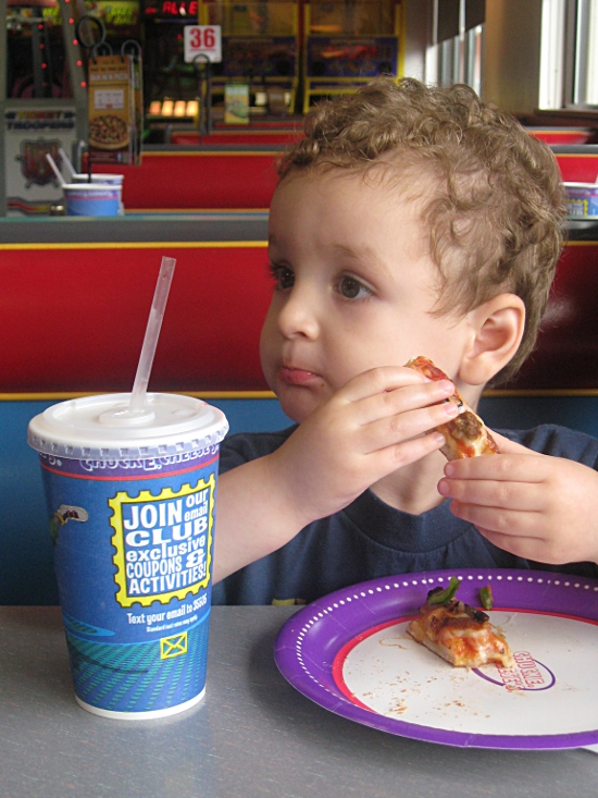 chuck-e-cheese-taste-test