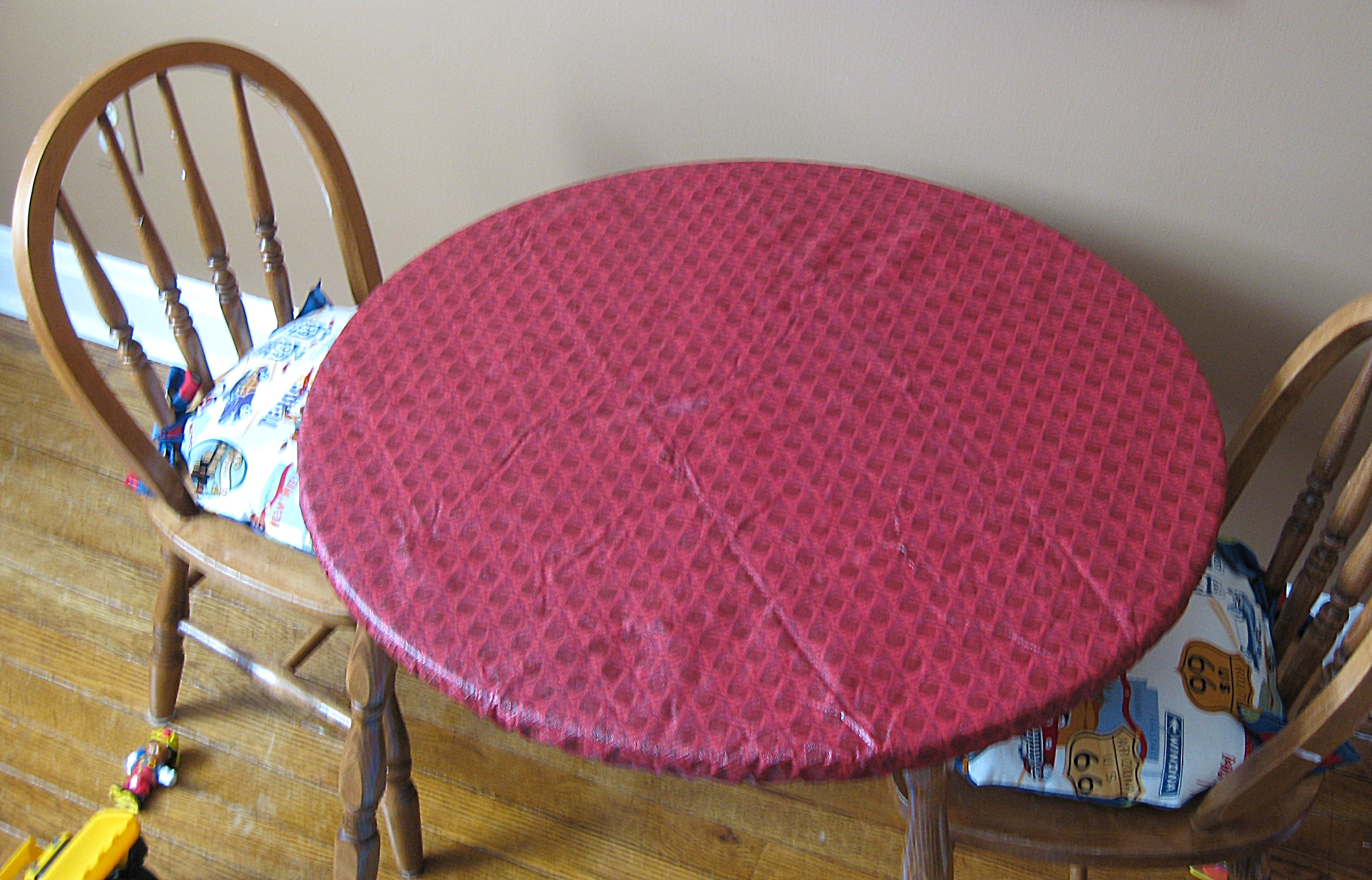 Making A Mess Proof Fitted Tablecloth, How To Make A Round Table Cover With Elastic