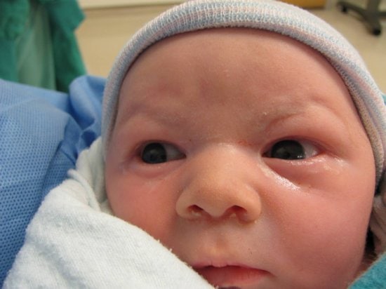 newborn-alert-eyes