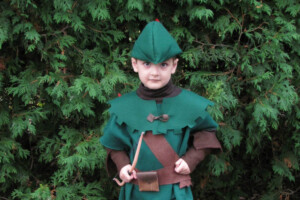 How to make Robin Hood themed Halloween costumes for kids